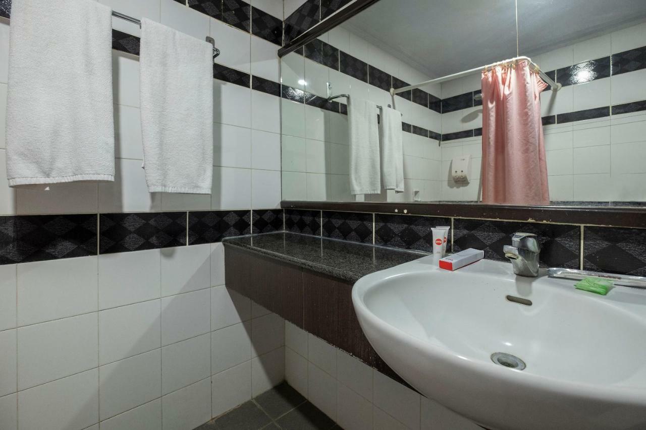 Oyo 628 Losari Metro Makassar Dış mekan fotoğraf